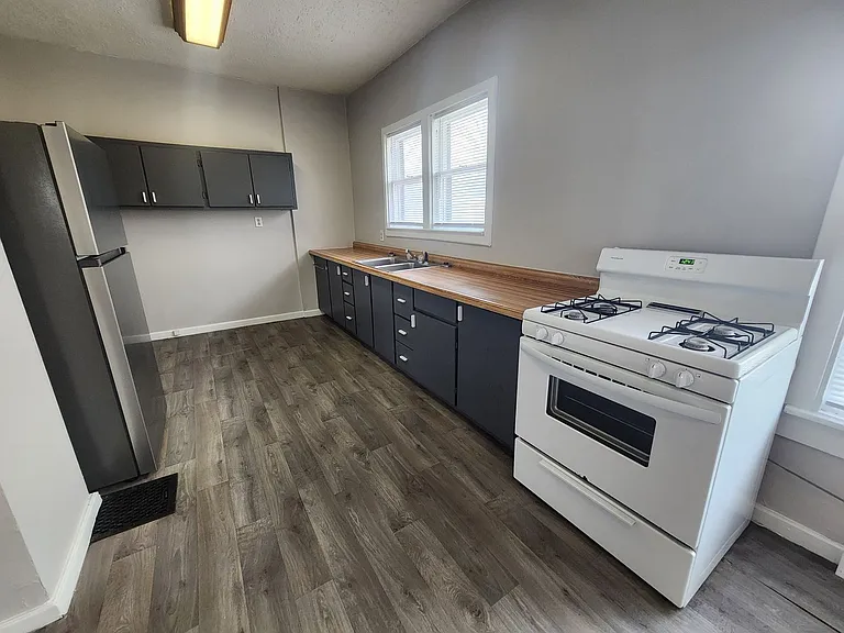 1436 Sycamore St — Photo 5
