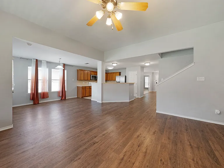 2105 Arthur St — Photo 8