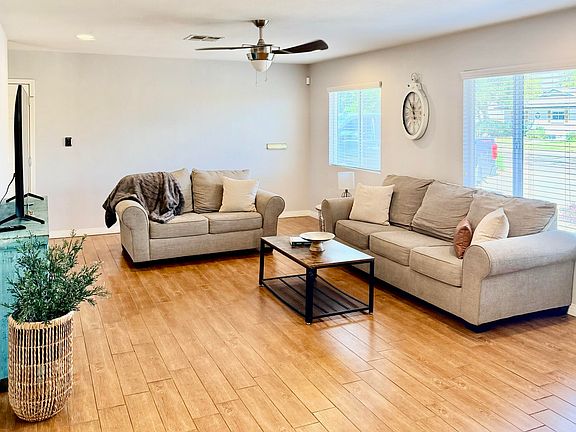 5th image of 1601 W LAMAR Road