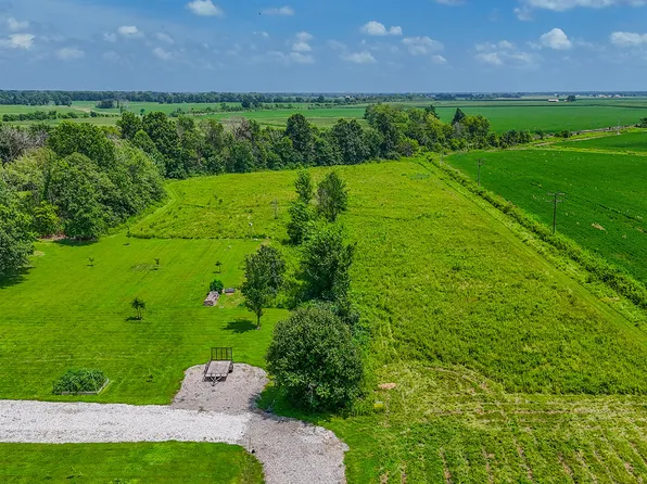 Suzanne Barkley St, Clark, MO 65243