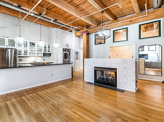 3rd image of 1727 S Indiana Ave APT 211