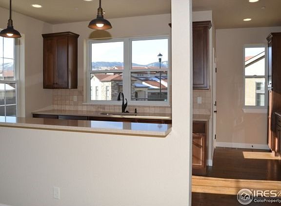 L shaped kitchen w load of