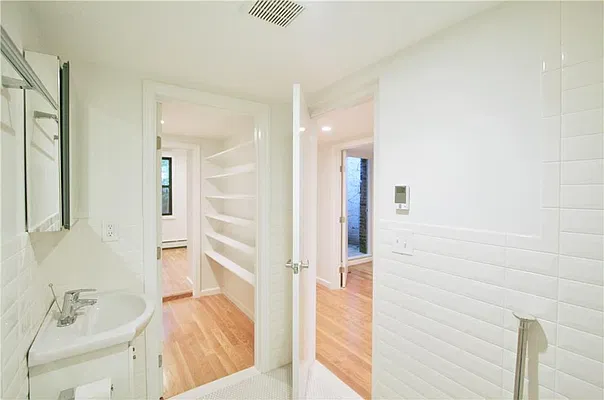Rented by R New York | media 25