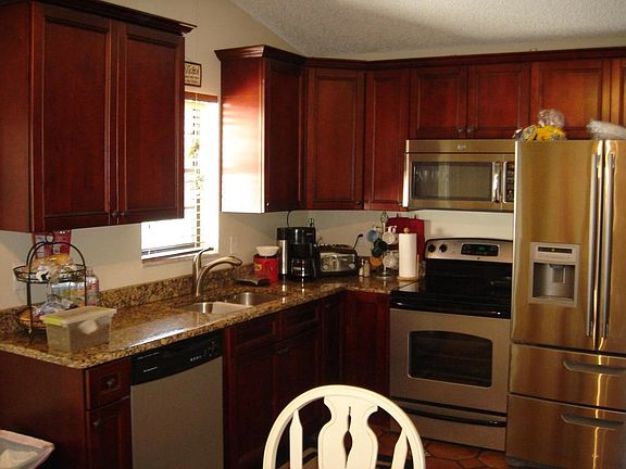 5th image of 3727 Brooklyn Ln