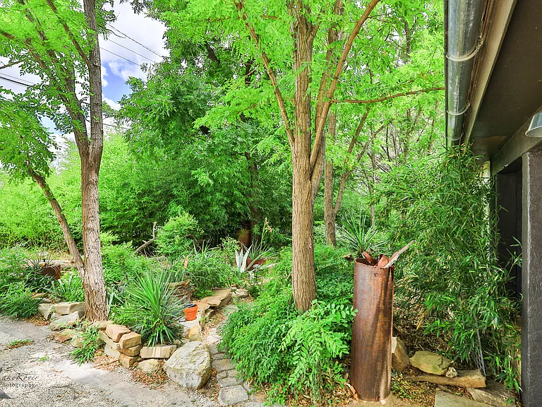 609 Sunset Dr — Photo 3