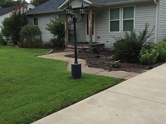 Drive way and side view