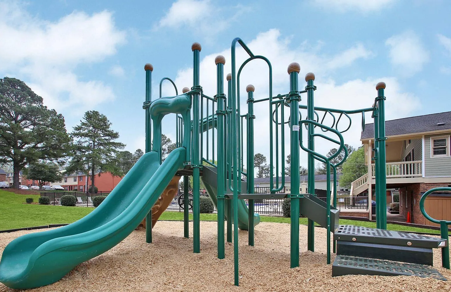 Country Club Apartments — Photo 3