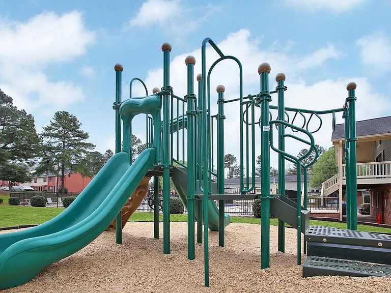 Country Club Apartments — Photo 3