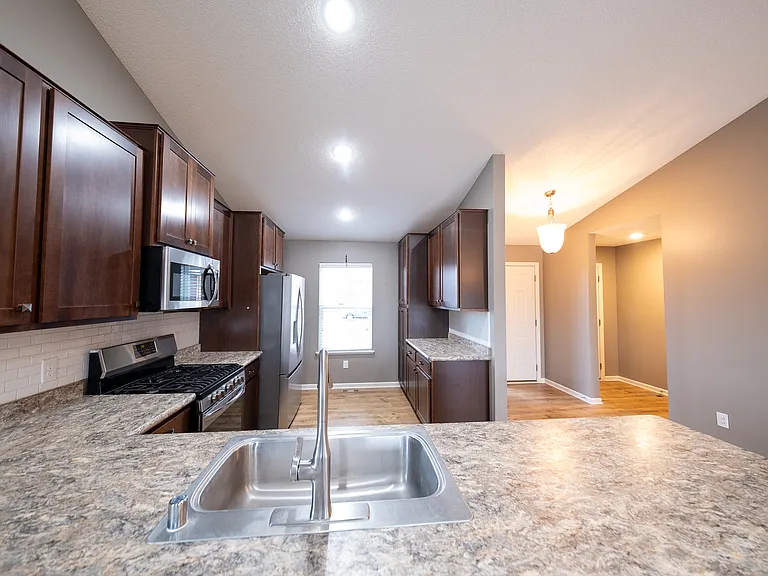 15141 Emory Cir — Photo 7