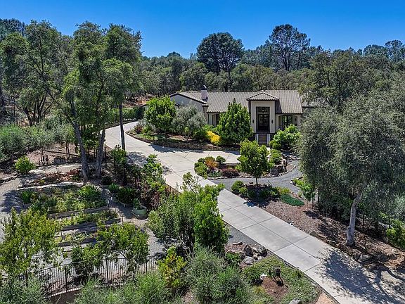 5th image of 4580 Lake Forest Dr