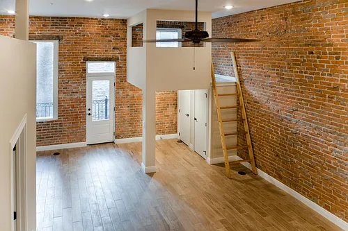 114 E University St Photo 1