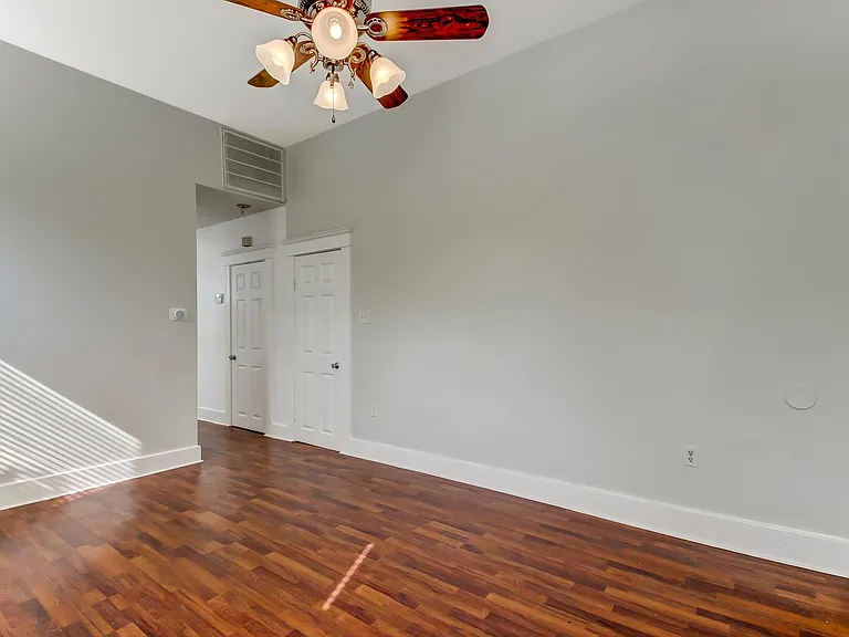 423 E Duffy St — Photo 11