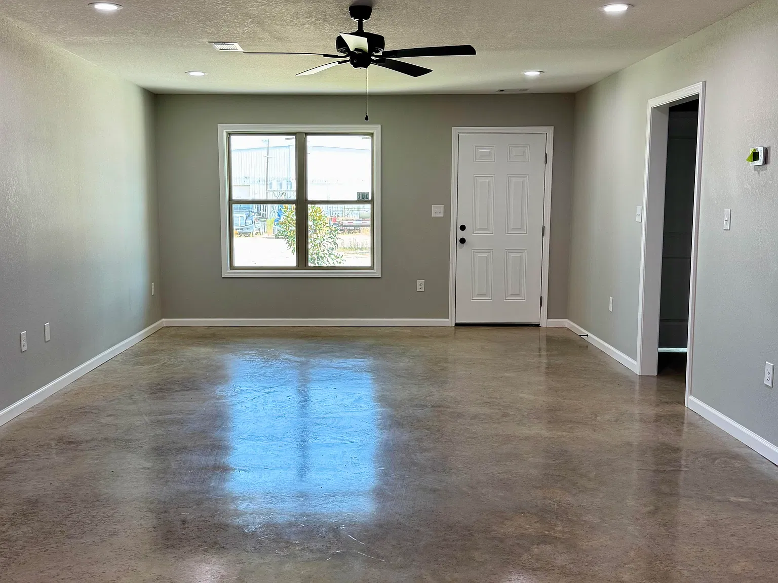 3 bed, 1350 sqft, $1,450 — Photo 2