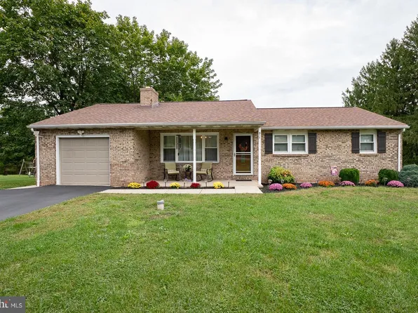 51 Winding Rd, Boyertown, PA 19512