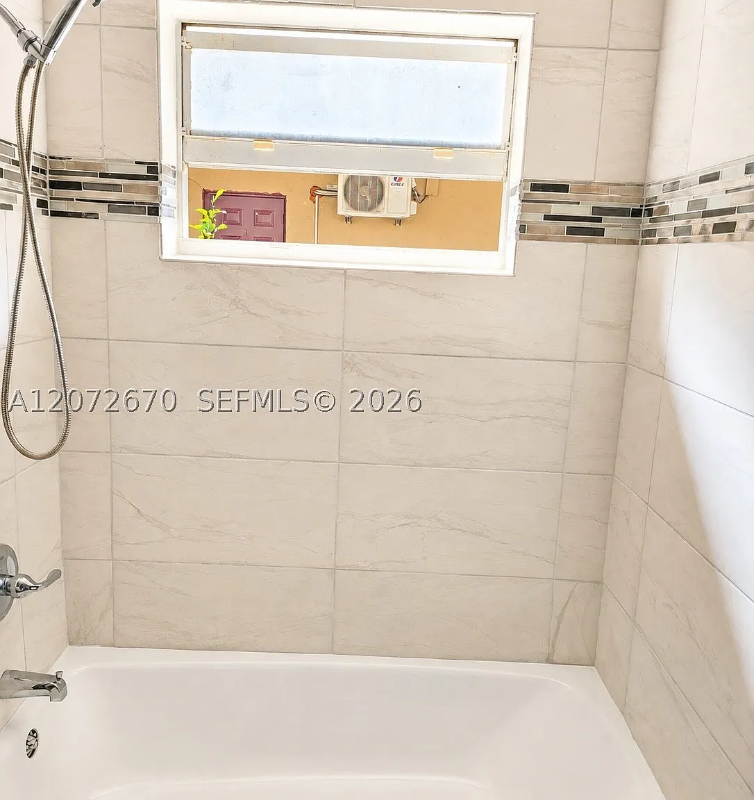 1 bed, 1.0 bath, 640 sqft, $1,600 — Photo 4