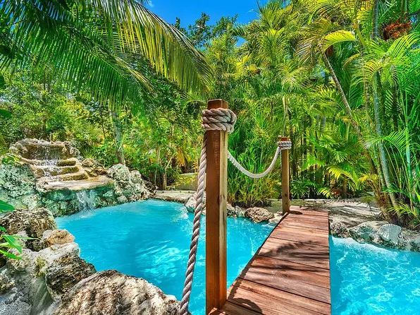 30550 17th St, Big Pine Key, FL 33043