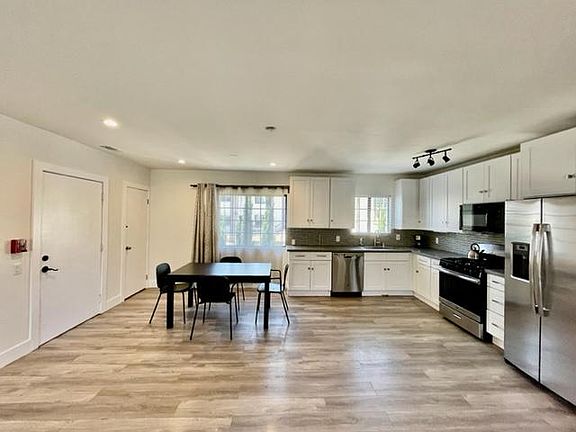 2nd image of 5517 Romaine St #2
