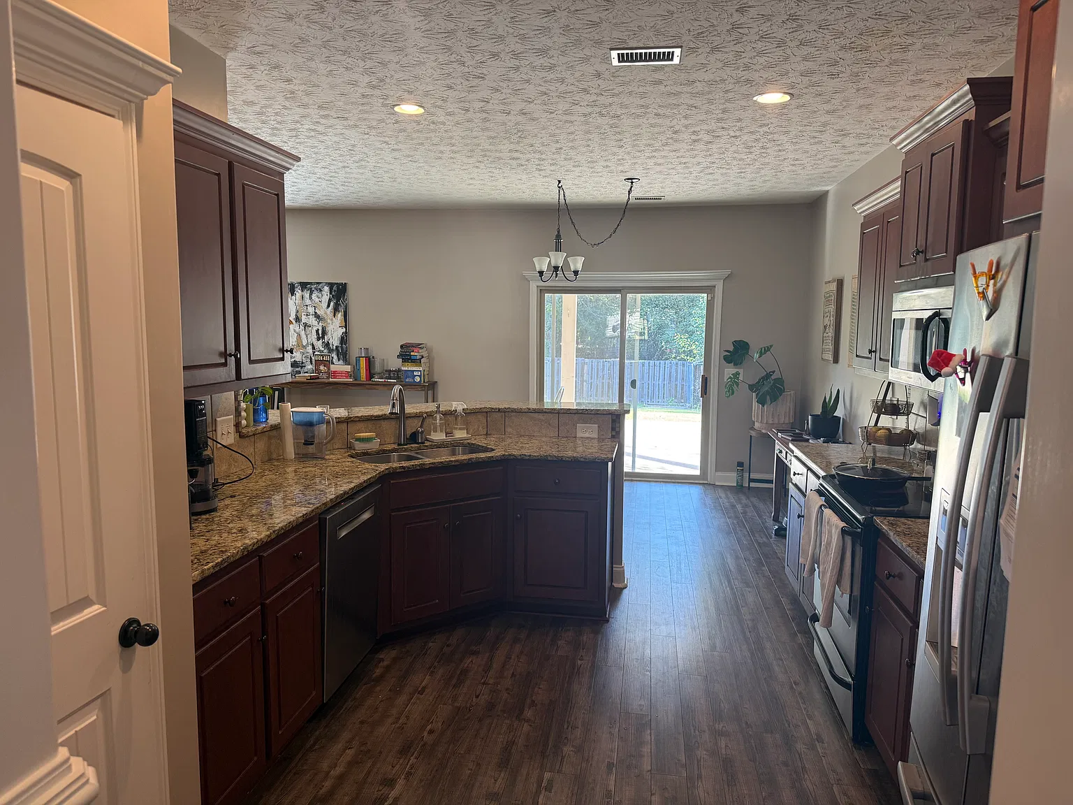 4 bed, 2481 sqft, $2,450 — Photo 4