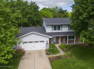 5771 Whisperwood Dr, Haslett, MI 48840
