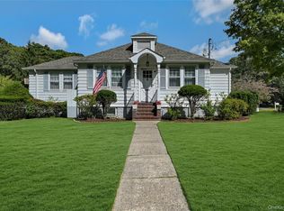 47 Wellington Rd, Middle Island, NY 11953