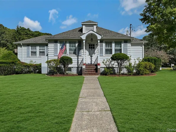 47 Wellington Road, Middle Island, NY 11953