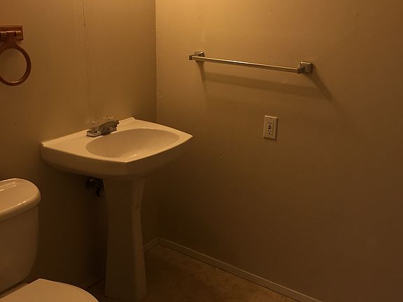 3rd image of 224 Paradise Pkwy