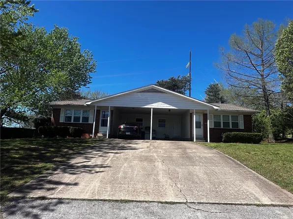 1513 E Huntsville Rd, Fayetteville, AR 72701