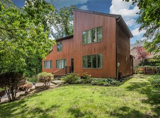 2 Springbriar Ln, Kings Park, NY 11754