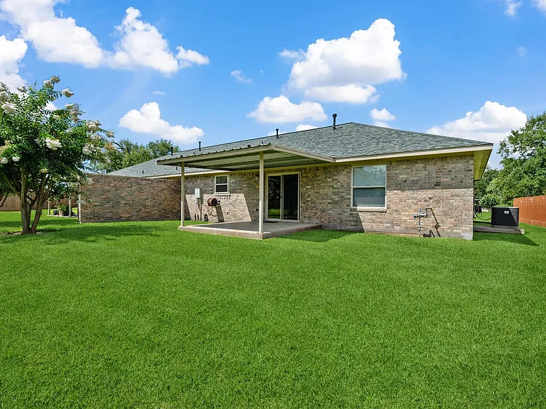 460 W Houston St — Photo 13