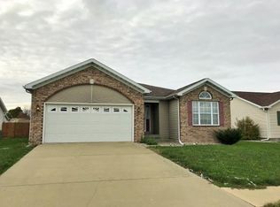 1021 S 27th St, Mattoon, IL 61938