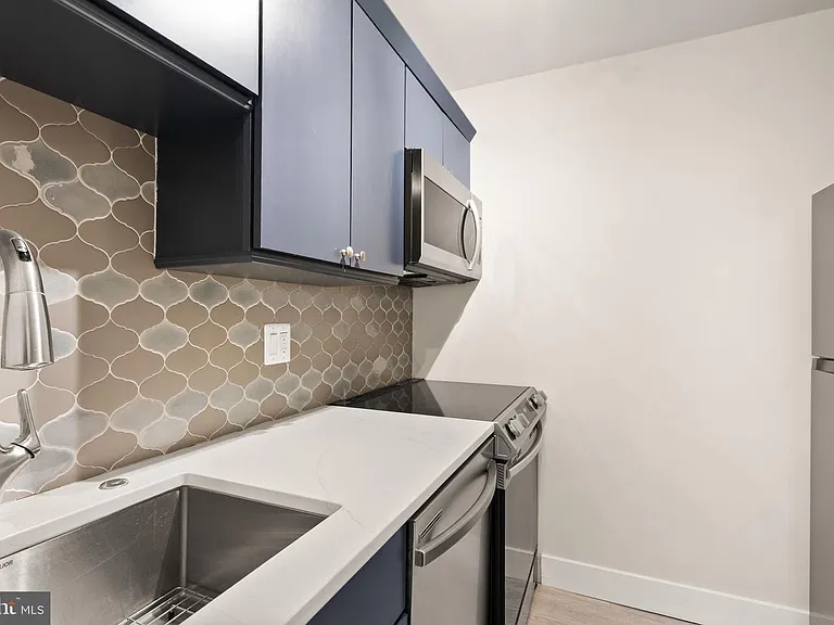214 S Henry St — Photo 8