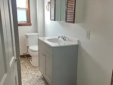 3 bed, 850 sqft, $859 — Photo 4