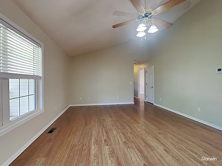 103 Lafayette Rd — Photo 6