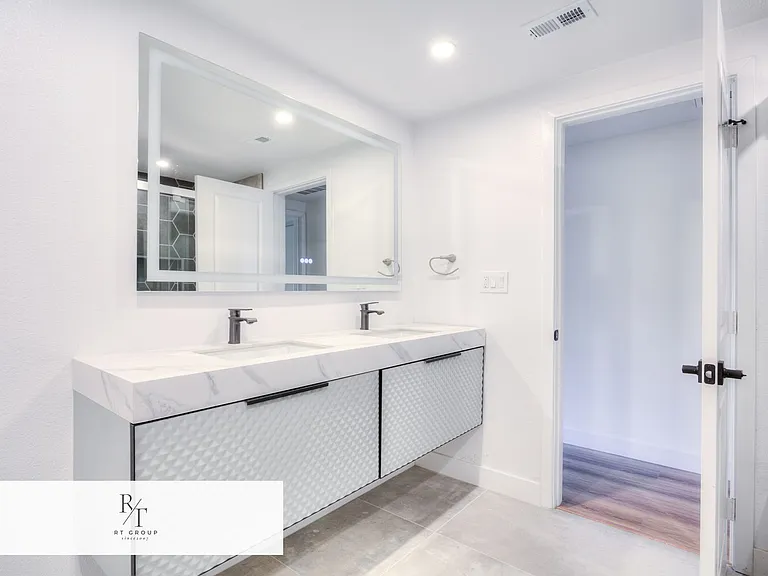 1032 S Golden West Ave #C — Photo 28