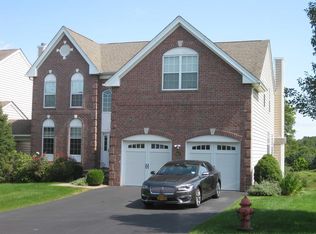 657 Creekside Ln, Fishkill, NY 12524