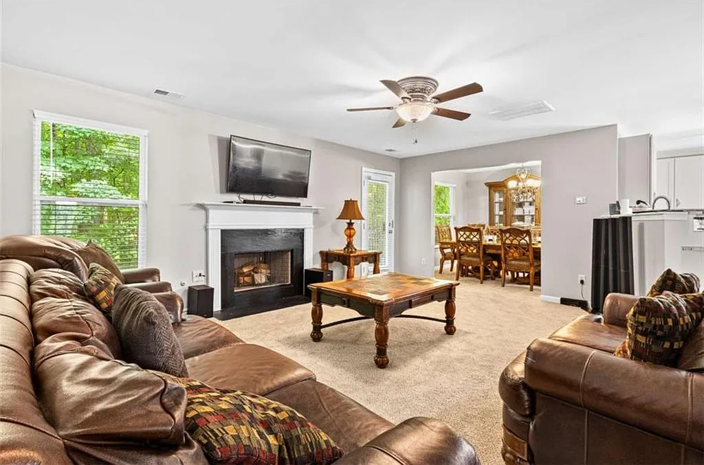3 bed, 3.5 bath, 2268 sqft, $2,800 — Photo 4