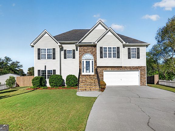 2nd image of 108 Summerfield Way NE