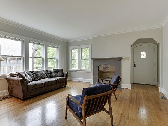 4th image of 217 Thomas Ave S