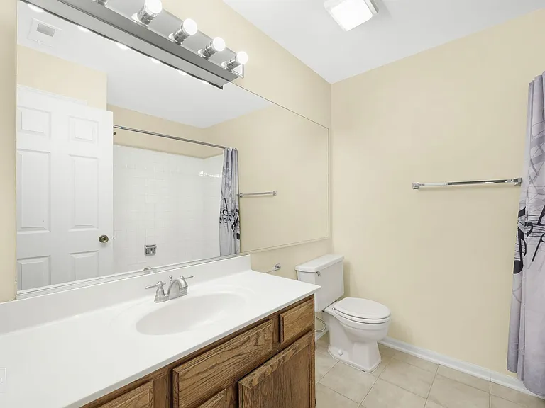 1081 Courtland Dr — Photo 8
