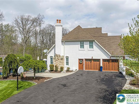 3rd image of 7637 Longwood Dr