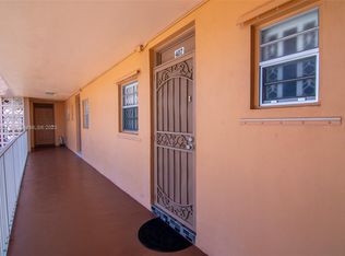 3001 NW 46th Ave APT 407, Lauderdale Lakes, FL 33313