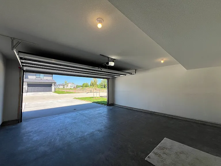 601 NE Hart Ln #1 — Photo 3
