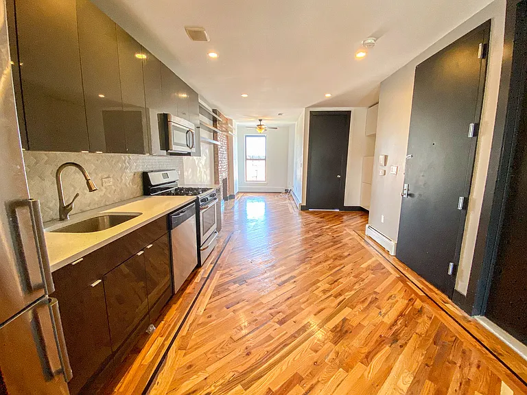 78 Somers St #3 — Photo 1