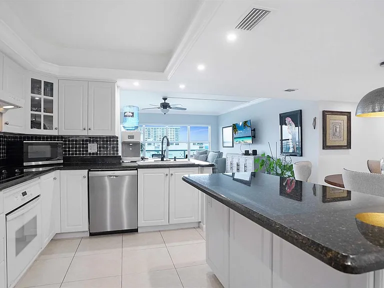 3550 Galt Ocean Dr #2010 — Photo 7