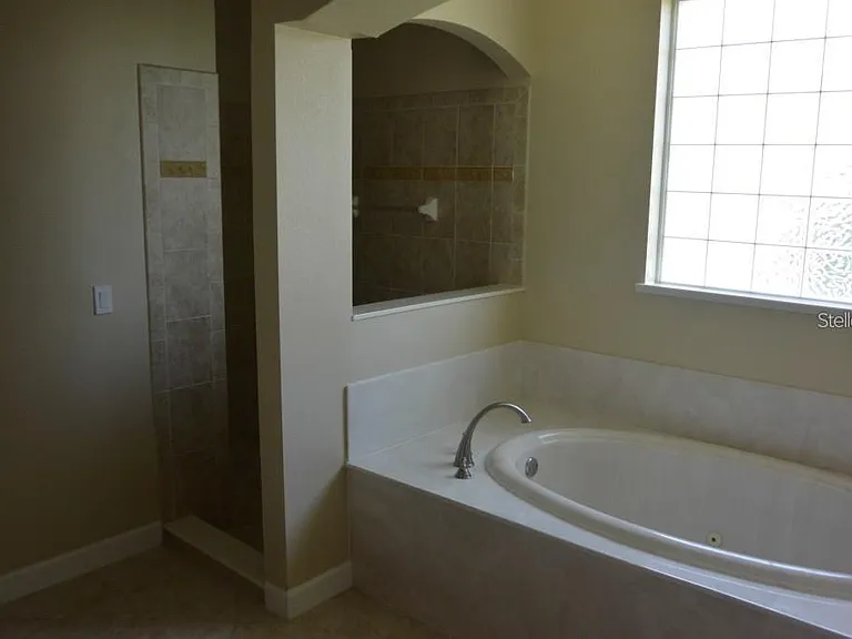1079 Glenraven Ln — Photo 7