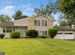 2265 Carlson Dr, Willow Grove, PA 19090