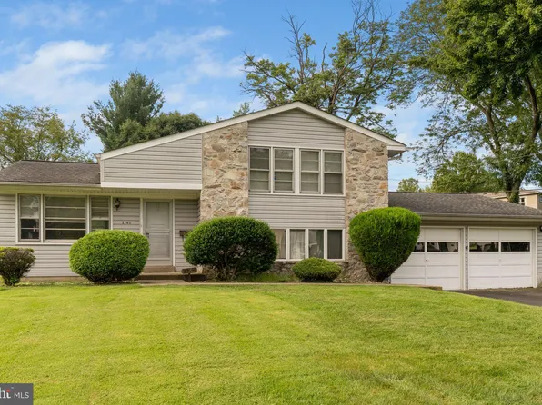 2265 Carlson Dr, Willow Grove, PA 19090