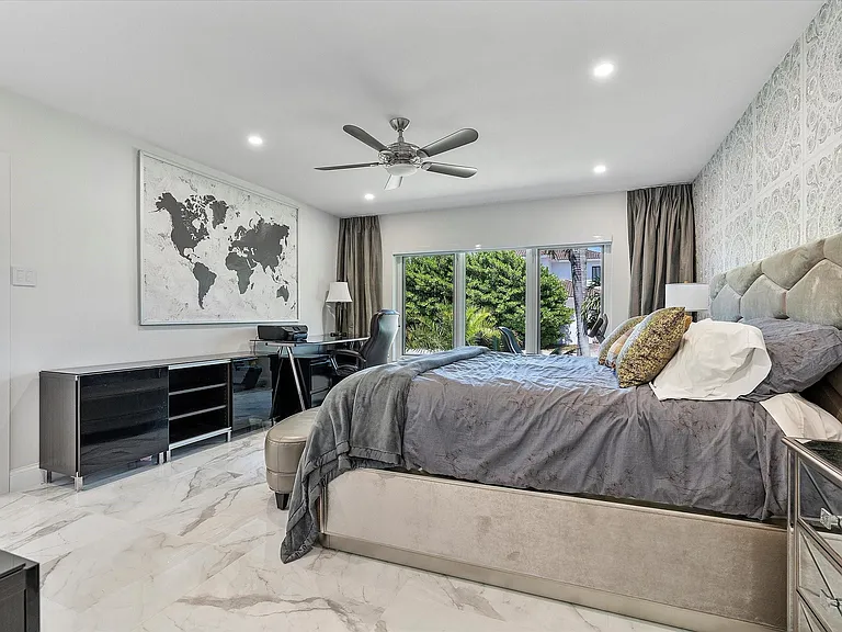 207 Royal Palm Dr — Photo 37