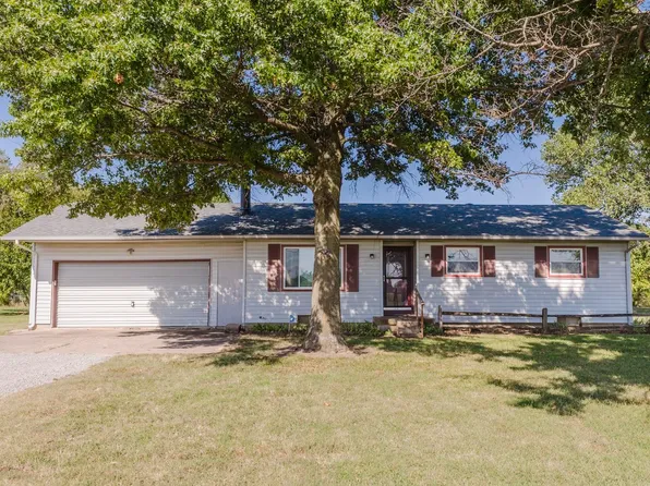 1247 N Hydraulic Rd, Belle Plaine, KS 67013