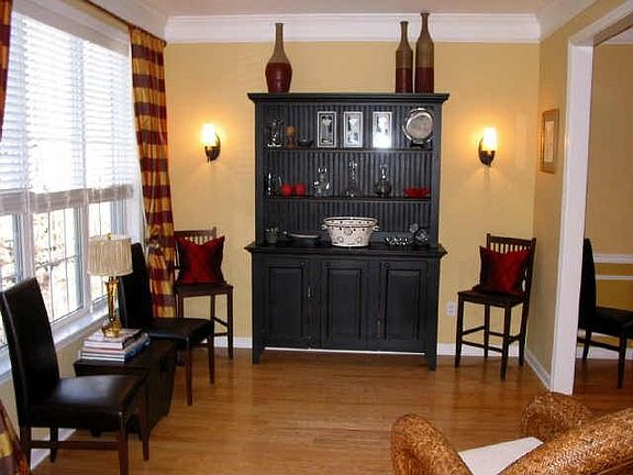 Living Room w/hdwd floors
